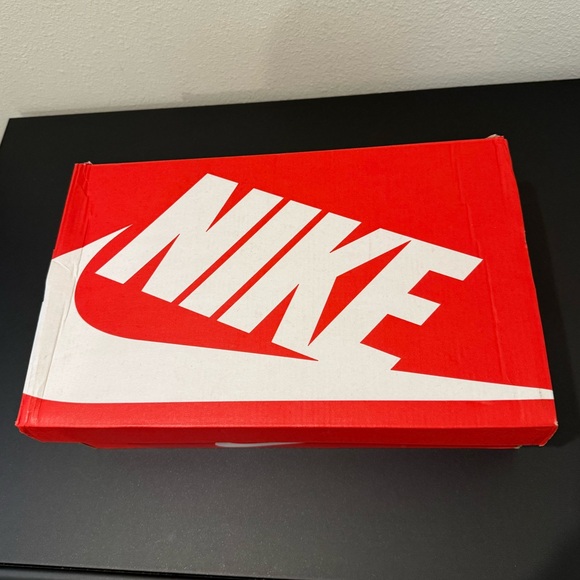 Nike Gamma Force Sneaker in White & Phantom - Picture 10 of 12